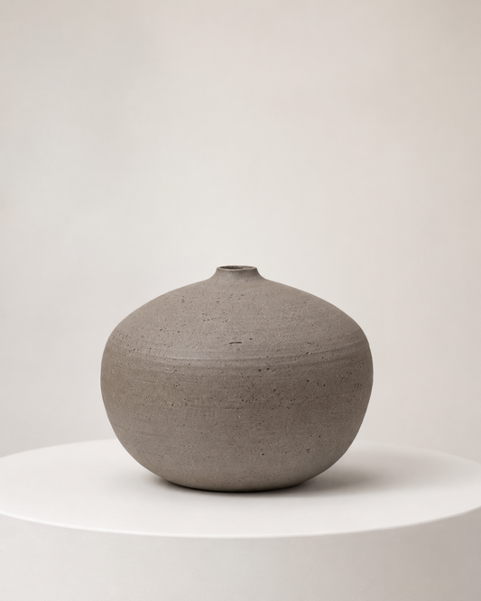 small round vase for 1 flower