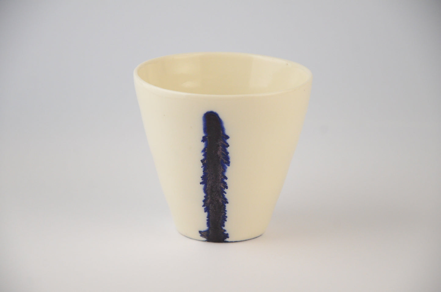 Printed porcelain v-shape cup