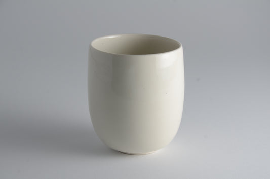 Cylindrical porcelain cup