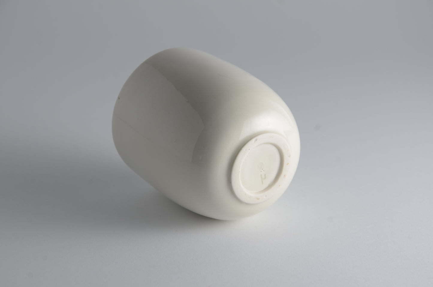 Cylindrical porcelain cup