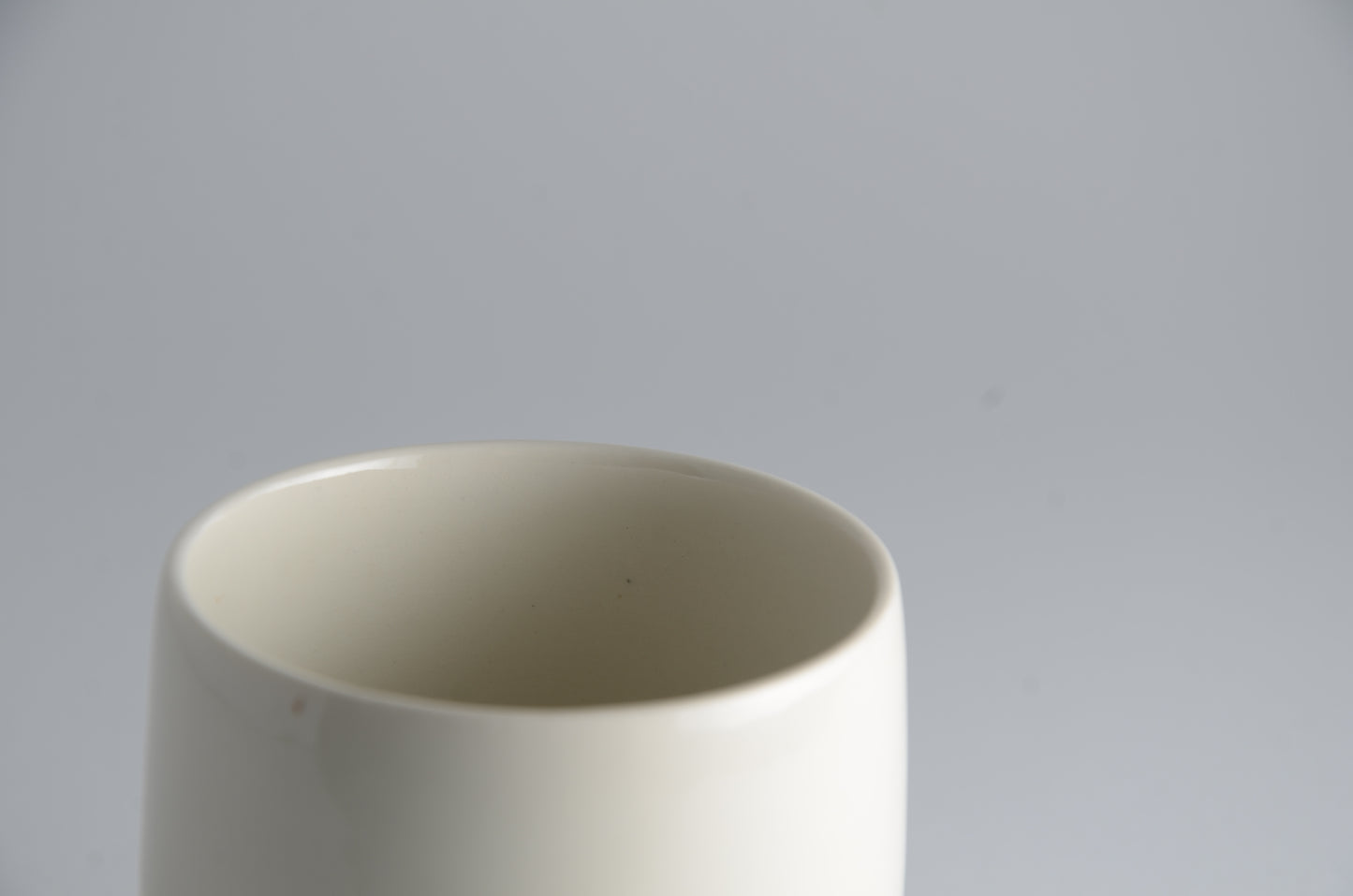 Cylindrical porcelain cup